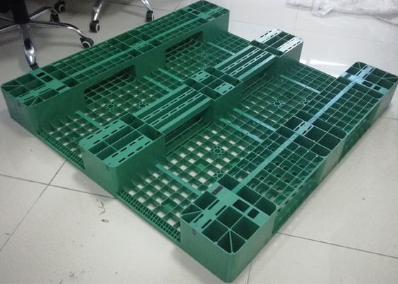 Empilhadeira plástica resistente feita sob encomenda da maneira das páletes 4 do HDPE 6T