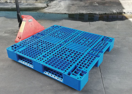 2000kg reforço de aço plástico resistente das páletes 8pcs para dentro